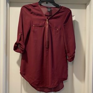 Maroon zipper down quarter sleeve blouse